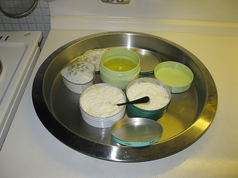 Cremebehälter mit Olivenöl verfeinert